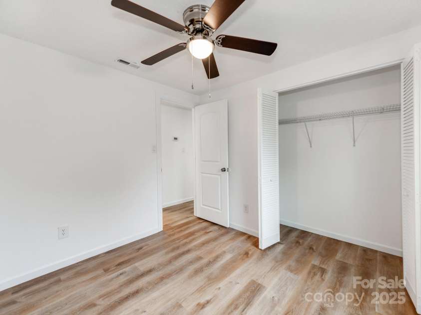 712 Vista Grande Circle, Charlotte, NC 28226.  MLS# CAR4292981, YatesRealty ID 33322. 
