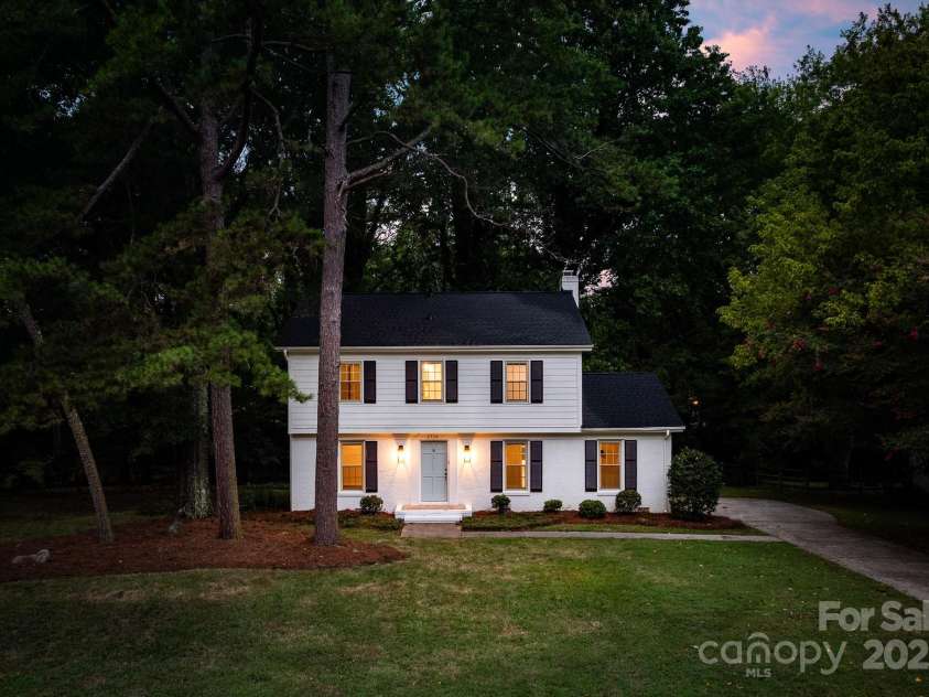 2736 Lawton Bluff Road, Charlotte, NC 28226.  MLS# CAR4290884, YatesRealty ID 33323. 