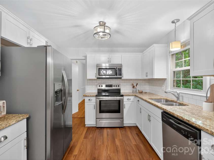 2736 Lawton Bluff Road, Charlotte, NC 28226.  MLS# CAR4290884, YatesRealty ID 33323. 