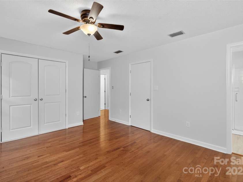 2736 Lawton Bluff Road, Charlotte, NC 28226.  MLS# CAR4290884, YatesRealty ID 33323. 