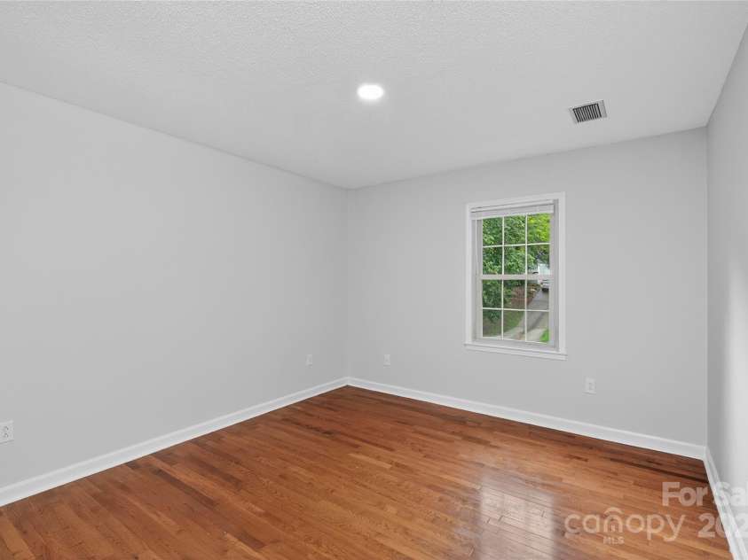 2736 Lawton Bluff Road, Charlotte, NC 28226.  MLS# CAR4290884, YatesRealty ID 33323. 