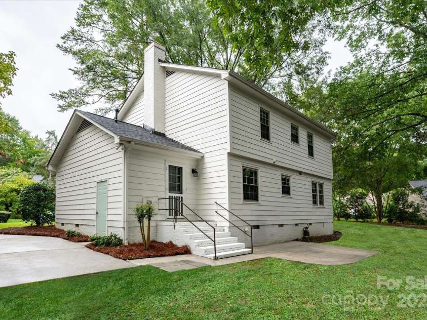 2736 Lawton Bluff Road, Charlotte, NC 28226.  MLS# CAR4290884, YatesRealty ID 33323. 