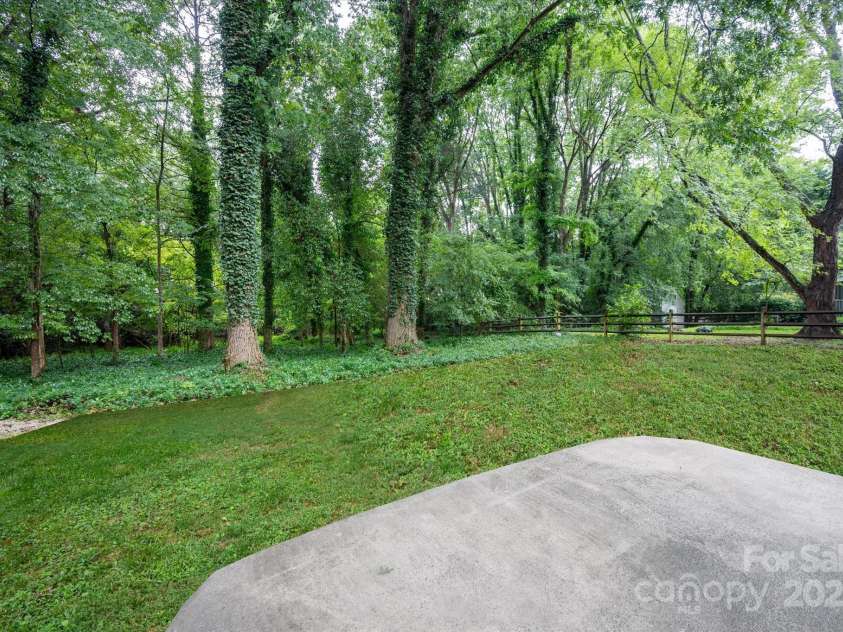 2736 Lawton Bluff Road, Charlotte, NC 28226.  MLS# CAR4290884, YatesRealty ID 33323. 
