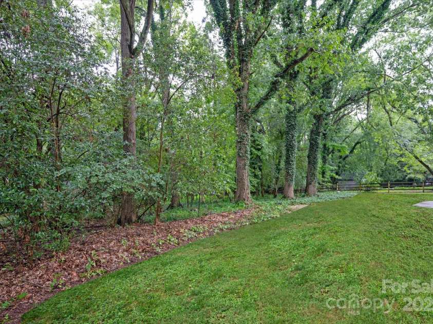 2736 Lawton Bluff Road, Charlotte, NC 28226.  MLS# CAR4290884, YatesRealty ID 33323. 