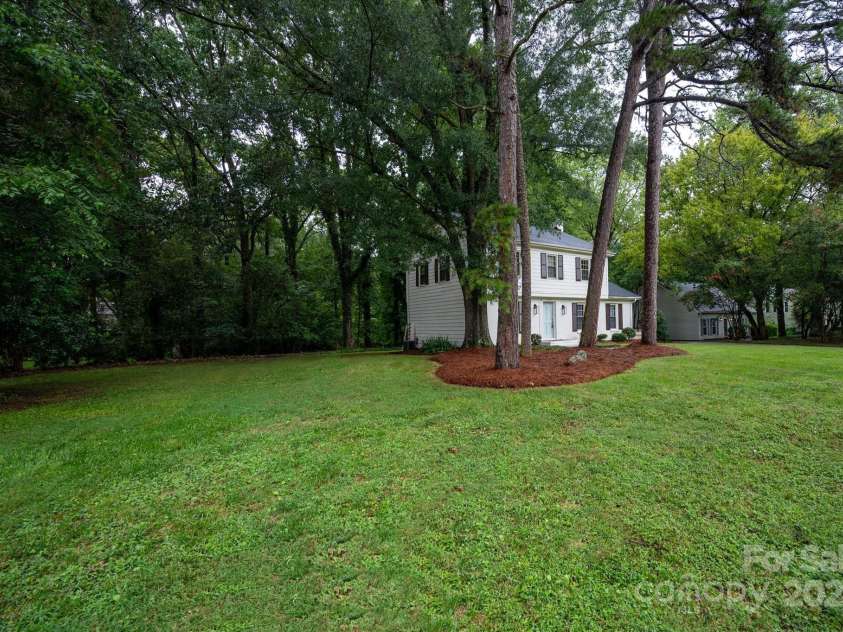 2736 Lawton Bluff Road, Charlotte, NC 28226.  MLS# CAR4290884, YatesRealty ID 33323. 