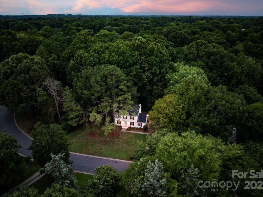 2736 Lawton Bluff Road, Charlotte, NC 28226.  MLS# CAR4290884, YatesRealty ID 33323. 