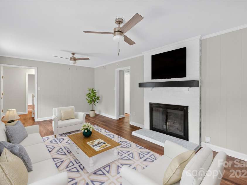 2736 Lawton Bluff Road, Charlotte, NC 28226.  MLS# CAR4290884, YatesRealty ID 33323. 