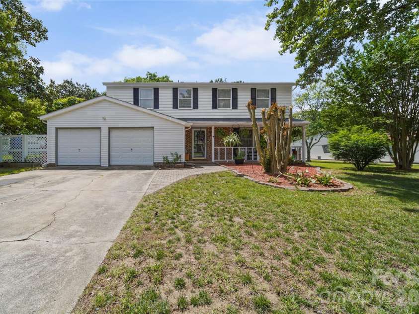 7131 Wannamaker Lane, Charlotte, NC 28226.  MLS# CAR4379505, YatesRealty ID 33325. 