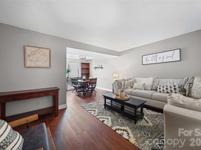 7131 Wannamaker Lane, Charlotte, NC 28226.  MLS# CAR4379505, YatesRealty ID 33325. 