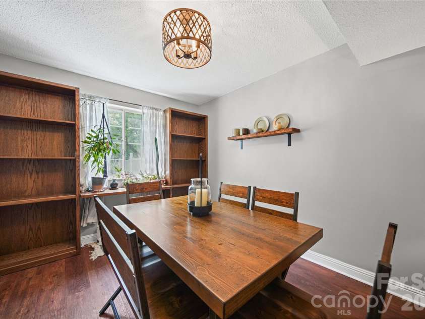 7131 Wannamaker Lane, Charlotte, NC 28226.  MLS# CAR4379505, YatesRealty ID 33325. 