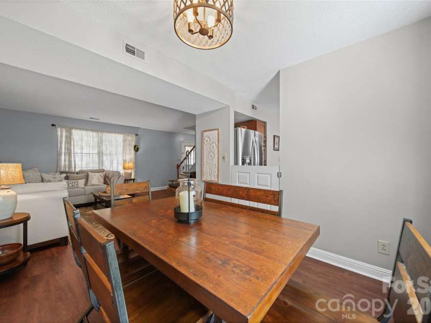 7131 Wannamaker Lane, Charlotte, NC 28226.  MLS# CAR4379505, YatesRealty ID 33325. 
