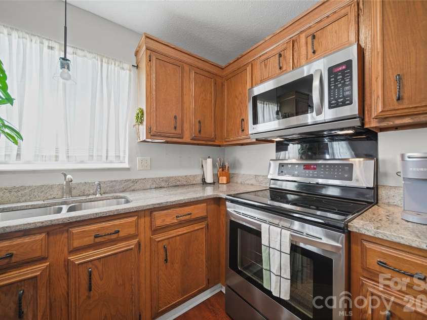 7131 Wannamaker Lane, Charlotte, NC 28226.  MLS# CAR4379505, YatesRealty ID 33325. 