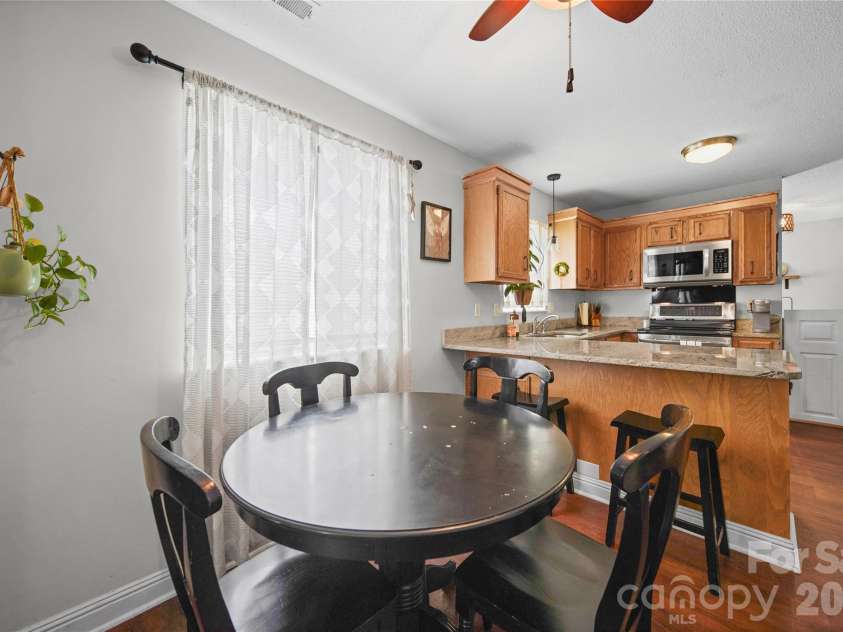7131 Wannamaker Lane, Charlotte, NC 28226.  MLS# CAR4379505, YatesRealty ID 33325. 