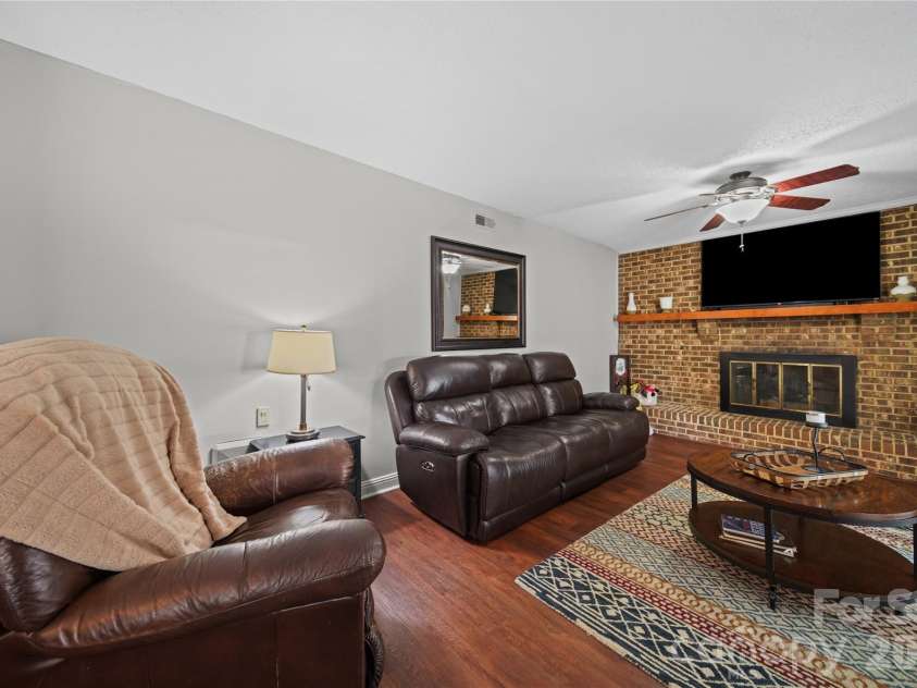 7131 Wannamaker Lane, Charlotte, NC 28226.  MLS# CAR4379505, YatesRealty ID 33325. 