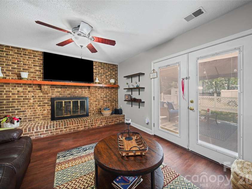 7131 Wannamaker Lane, Charlotte, NC 28226.  MLS# CAR4379505, YatesRealty ID 33325. 