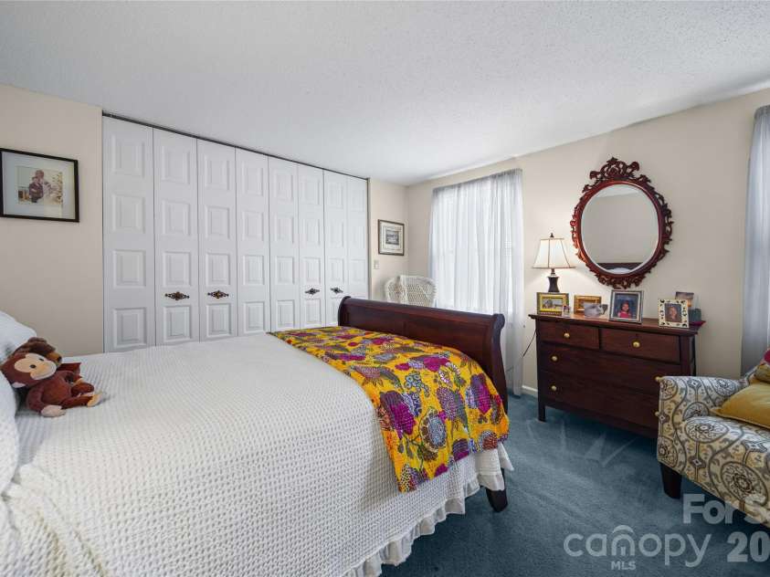 7131 Wannamaker Lane, Charlotte, NC 28226.  MLS# CAR4379505, YatesRealty ID 33325. 