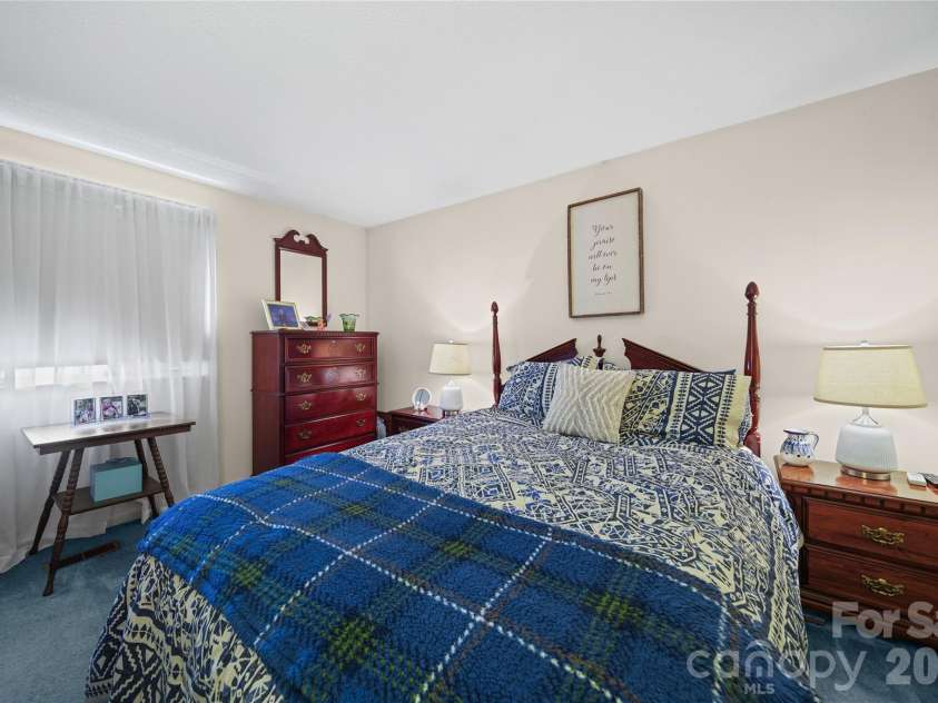 7131 Wannamaker Lane, Charlotte, NC 28226.  MLS# CAR4379505, YatesRealty ID 33325. 