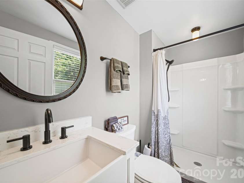 7131 Wannamaker Lane, Charlotte, NC 28226.  MLS# CAR4379505, YatesRealty ID 33325. 