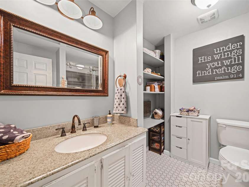 7131 Wannamaker Lane, Charlotte, NC 28226.  MLS# CAR4379505, YatesRealty ID 33325. 