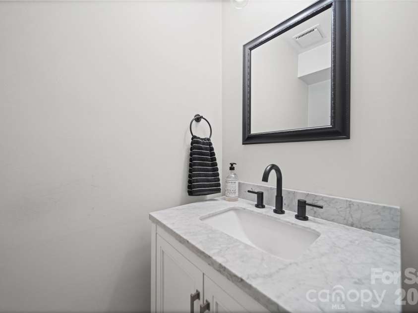 7131 Wannamaker Lane, Charlotte, NC 28226.  MLS# CAR4379505, YatesRealty ID 33325. 