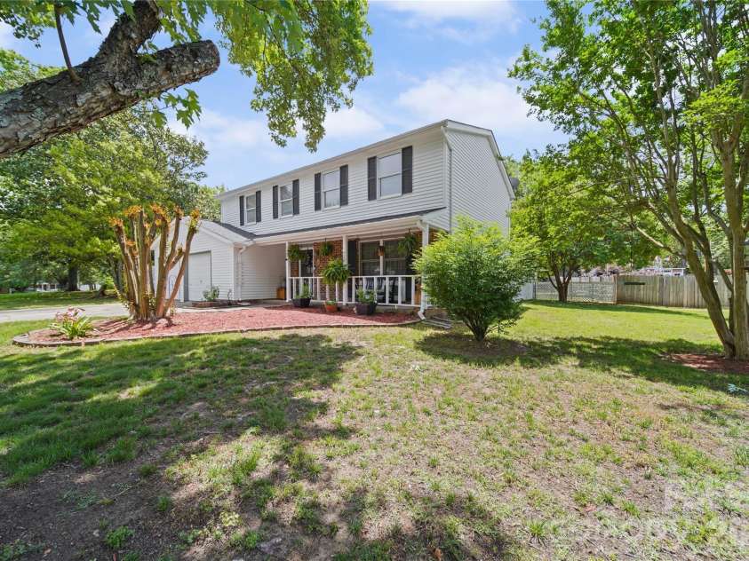 7131 Wannamaker Lane, Charlotte, NC 28226.  MLS# CAR4379505, YatesRealty ID 33325. 