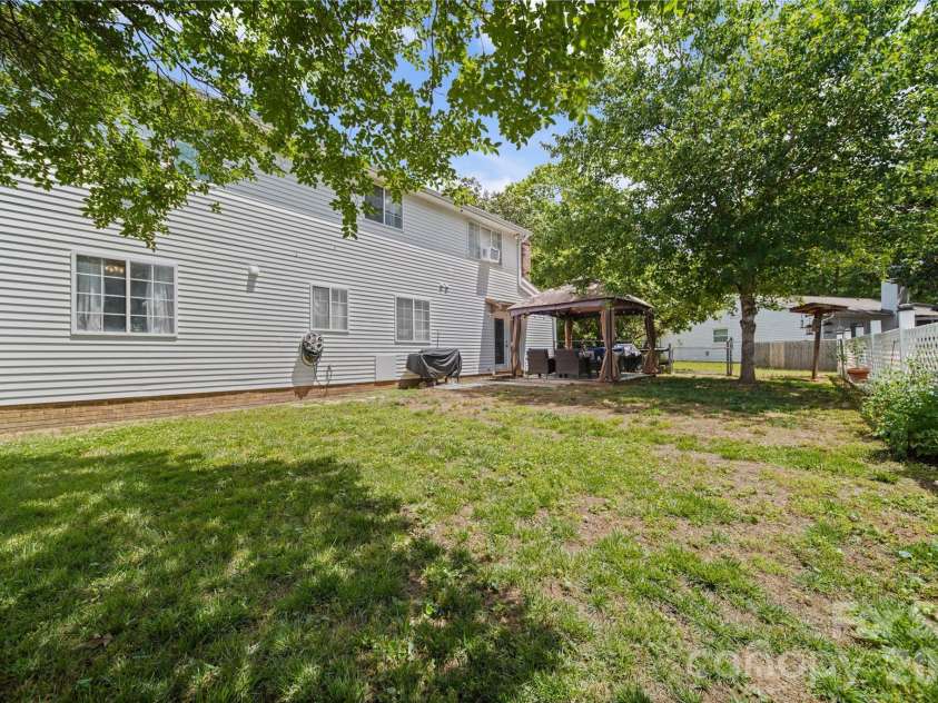 7131 Wannamaker Lane, Charlotte, NC 28226.  MLS# CAR4379505, YatesRealty ID 33325. 