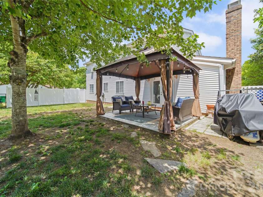 7131 Wannamaker Lane, Charlotte, NC 28226.  MLS# CAR4379505, YatesRealty ID 33325. 