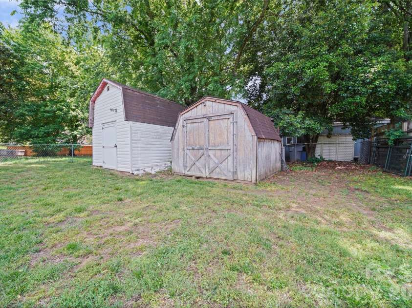 7131 Wannamaker Lane, Charlotte, NC 28226.  MLS# CAR4379505, YatesRealty ID 33325. 