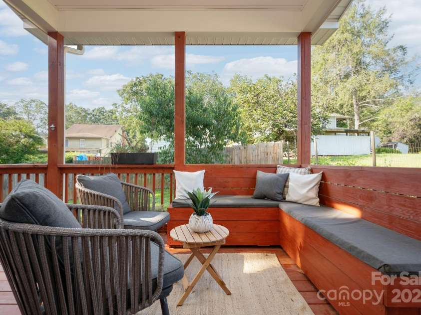 29 Fairview Avenue, Asheville, NC 28803.  MLS# CAR4290996, YatesRealty ID 33326. Enjoy morning coffee or afternoon cocktails
