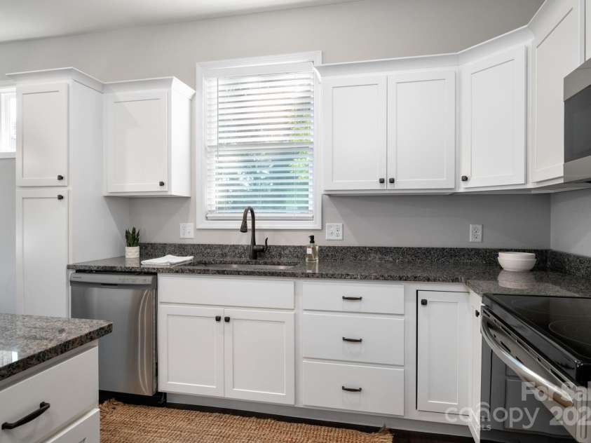 29 Fairview Avenue, Asheville, NC 28803.  MLS# CAR4290996, YatesRealty ID 33326. Plenty of counter and cabinet space
