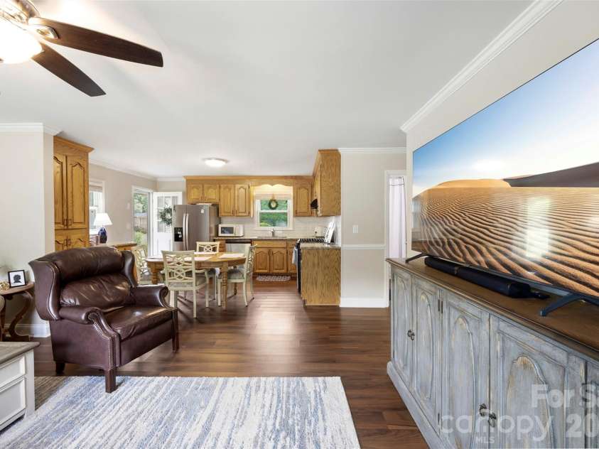 2109 Hollandale Drive, Gastonia, NC 28054.  MLS# CAR4384714, YatesRealty ID 33327. 