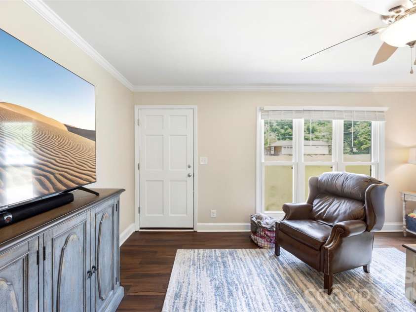 2109 Hollandale Drive, Gastonia, NC 28054.  MLS# CAR4384714, YatesRealty ID 33327. 
