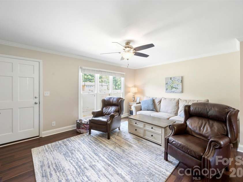 2109 Hollandale Drive, Gastonia, NC 28054.  MLS# CAR4384714, YatesRealty ID 33327. 