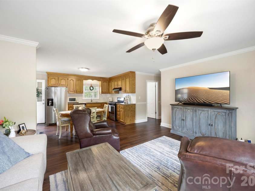 2109 Hollandale Drive, Gastonia, NC 28054.  MLS# CAR4384714, YatesRealty ID 33327. 