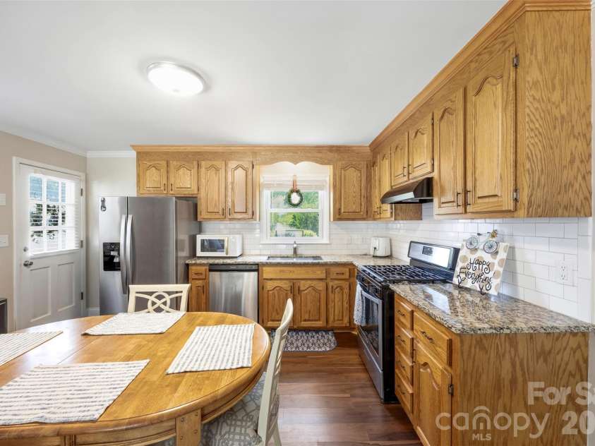 2109 Hollandale Drive, Gastonia, NC 28054.  MLS# CAR4384714, YatesRealty ID 33327. 