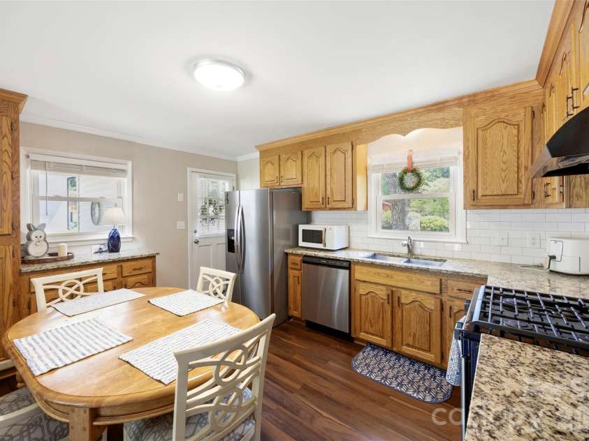 2109 Hollandale Drive, Gastonia, NC 28054.  MLS# CAR4384714, YatesRealty ID 33327. 