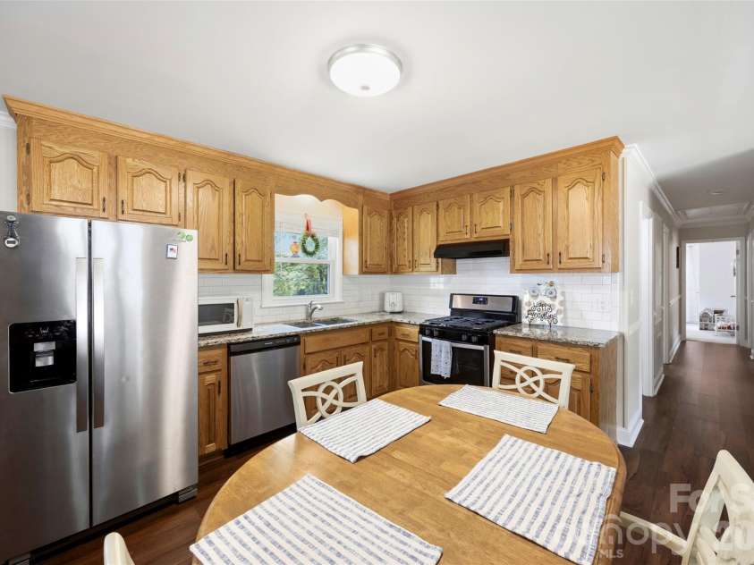 2109 Hollandale Drive, Gastonia, NC 28054.  MLS# CAR4384714, YatesRealty ID 33327. 