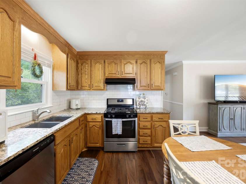 2109 Hollandale Drive, Gastonia, NC 28054.  MLS# CAR4384714, YatesRealty ID 33327. 