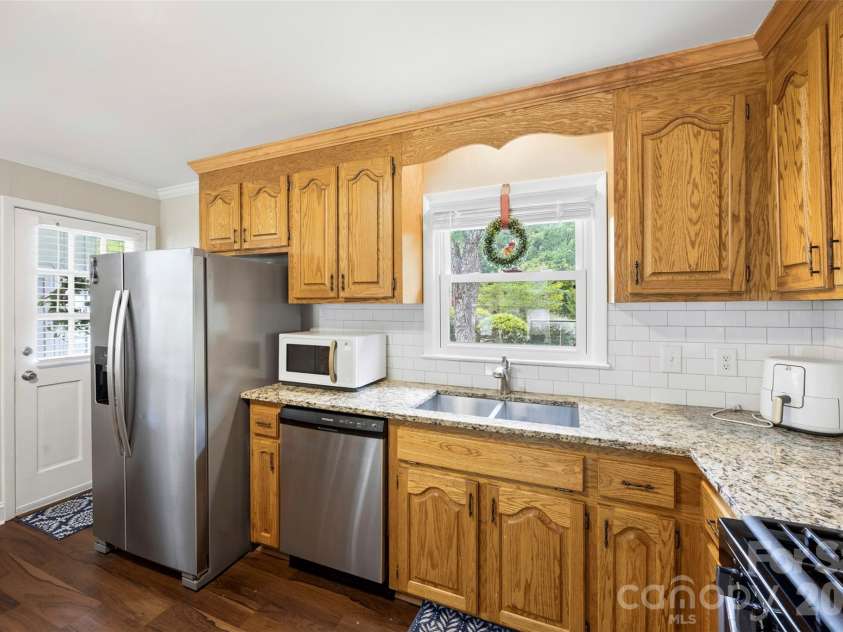 2109 Hollandale Drive, Gastonia, NC 28054.  MLS# CAR4384714, YatesRealty ID 33327. 