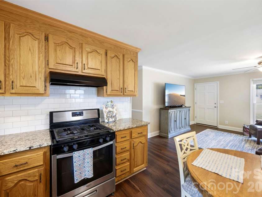 2109 Hollandale Drive, Gastonia, NC 28054.  MLS# CAR4384714, YatesRealty ID 33327. 