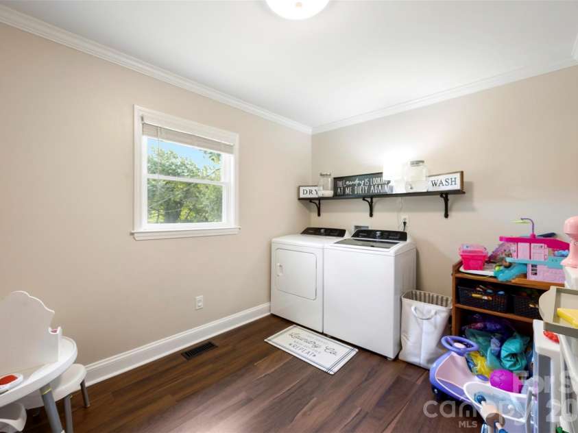 2109 Hollandale Drive, Gastonia, NC 28054.  MLS# CAR4384714, YatesRealty ID 33327. 