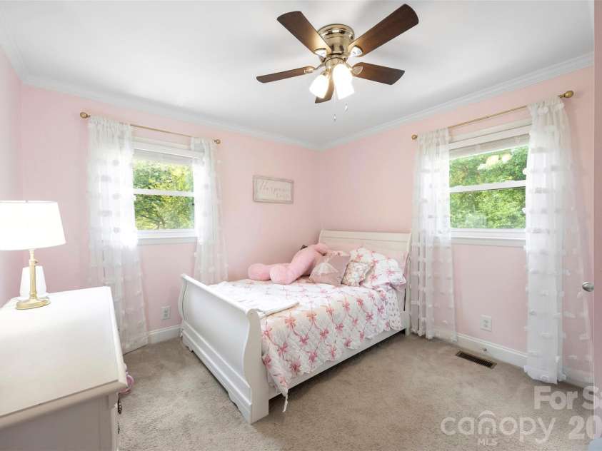 2109 Hollandale Drive, Gastonia, NC 28054.  MLS# CAR4384714, YatesRealty ID 33327. 