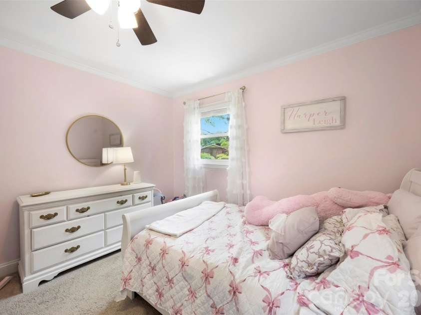 2109 Hollandale Drive, Gastonia, NC 28054.  MLS# CAR4384714, YatesRealty ID 33327. 
