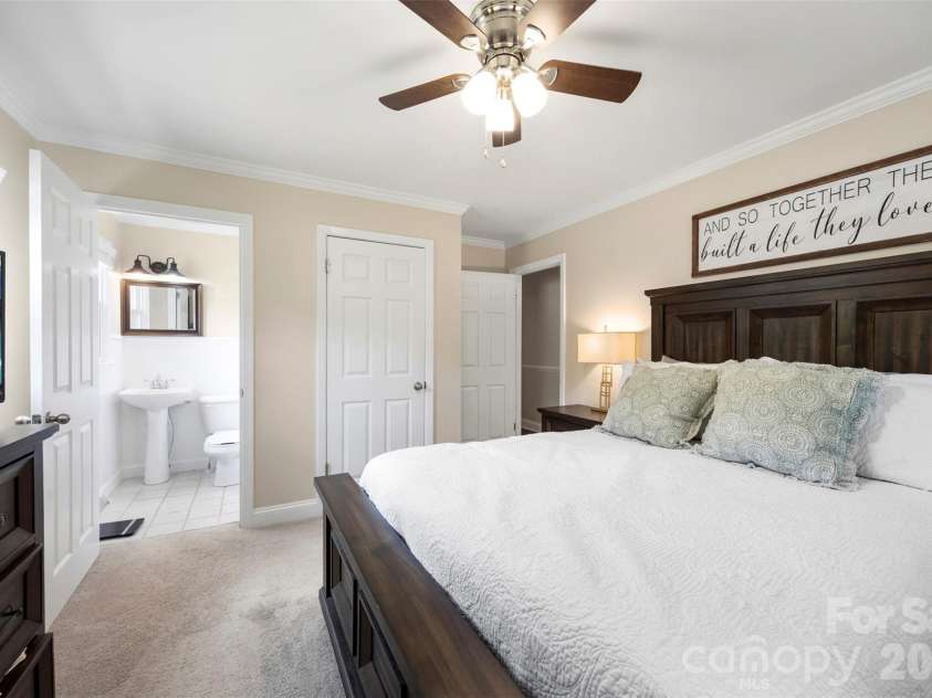 2109 Hollandale Drive, Gastonia, NC 28054.  MLS# CAR4384714, YatesRealty ID 33327. 