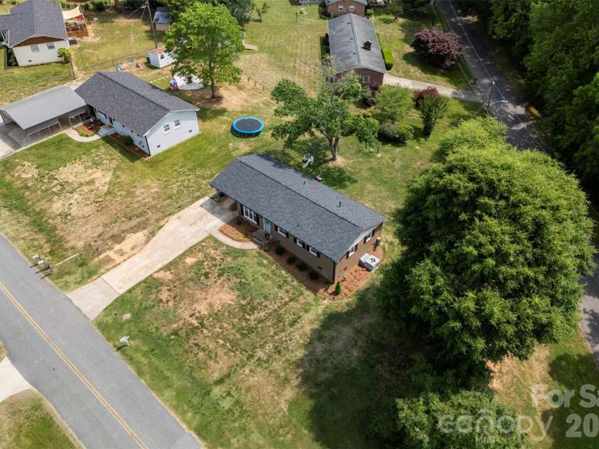 2109 Hollandale Drive, Gastonia, NC 28054.  MLS# CAR4384714, YatesRealty ID 33327. 