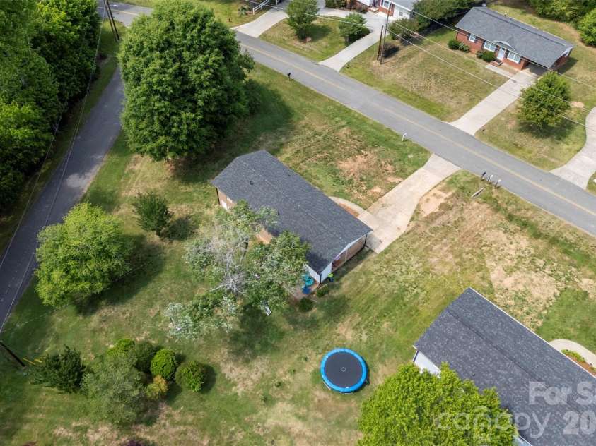 2109 Hollandale Drive, Gastonia, NC 28054.  MLS# CAR4384714, YatesRealty ID 33327. 