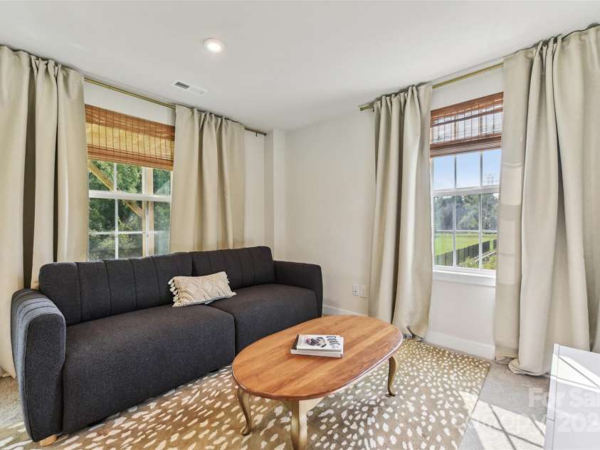 3222 Beeler Lane, Charlotte, NC 28208.  MLS# CAR4294344, YatesRealty ID 33328. 