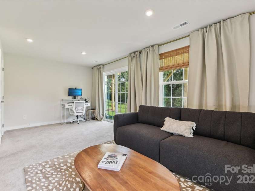 3222 Beeler Lane, Charlotte, NC 28208.  MLS# CAR4294344, YatesRealty ID 33328. 