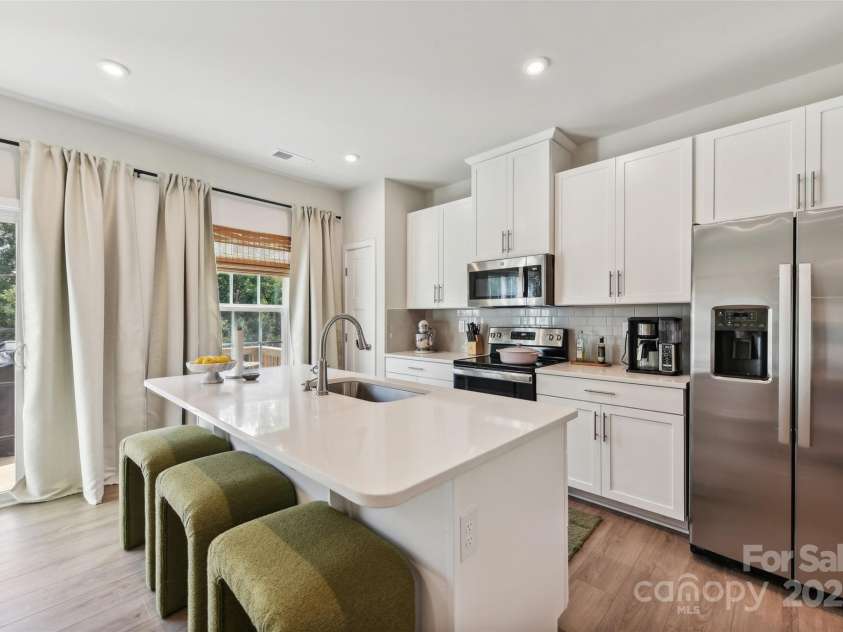 3222 Beeler Lane, Charlotte, NC 28208.  MLS# CAR4294344, YatesRealty ID 33328. 