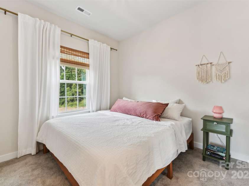 3222 Beeler Lane, Charlotte, NC 28208.  MLS# CAR4294344, YatesRealty ID 33328. 